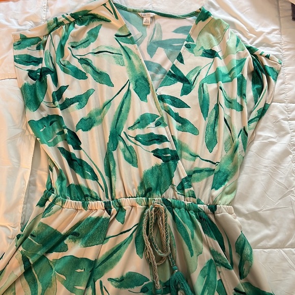 Green tropical maxi dress. WORN ONCE. - Picture 2 of 4